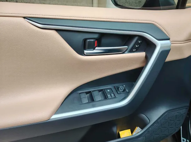 Car image 34