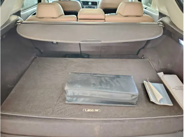 Car image 32