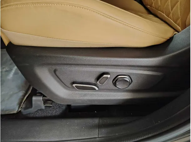 Car image 43