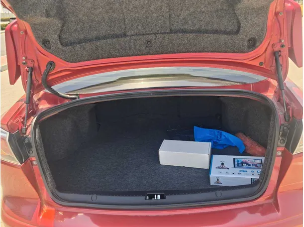 Car image 19