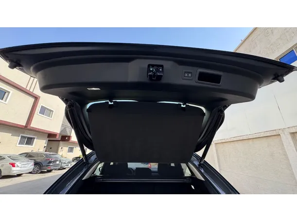 Car image 23