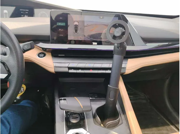 Car image 23