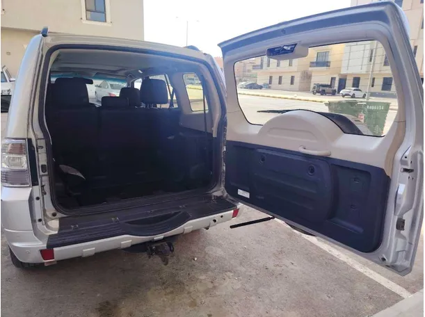 Car image 25