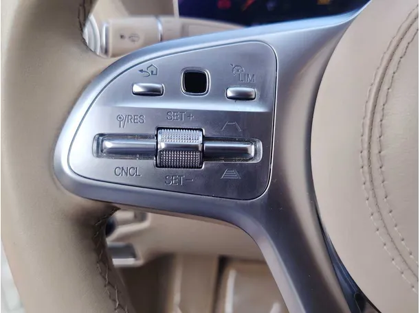 Car image 40
