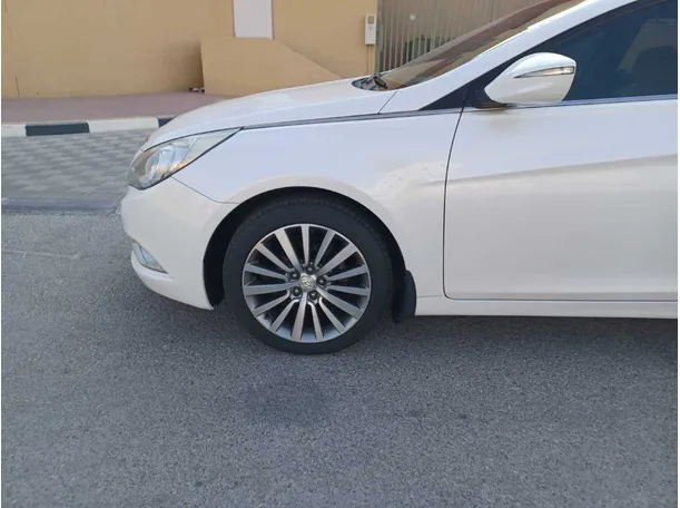 Car image 9