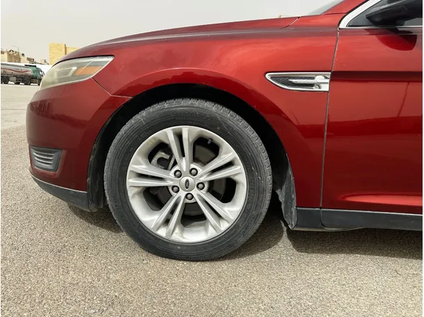 Car image 9