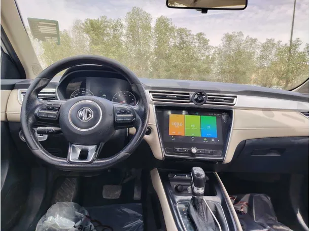 Car image 19