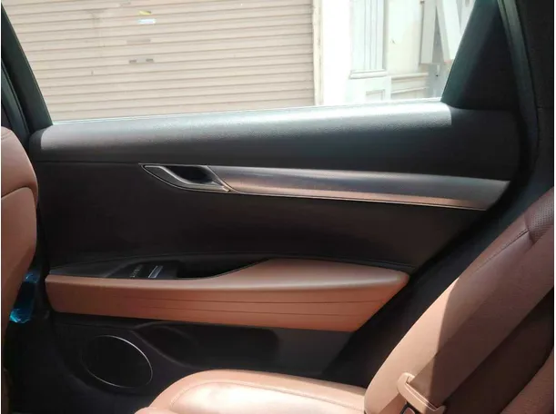 Car image 37
