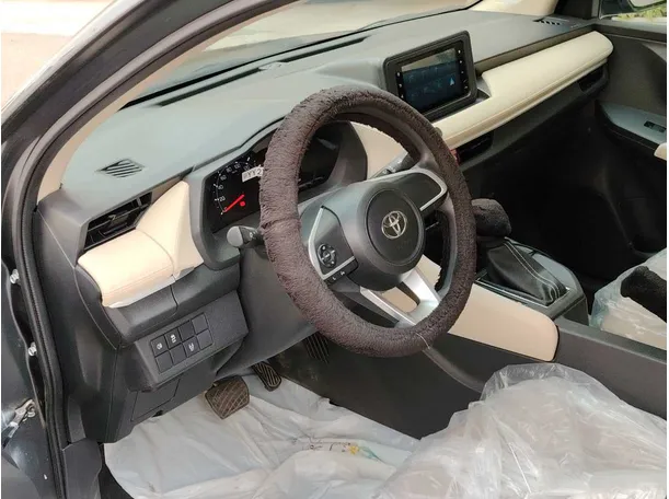 Car image 12