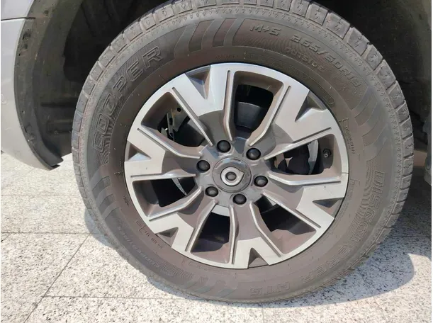 Car image 9