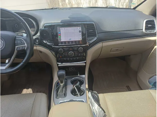 Car image 15