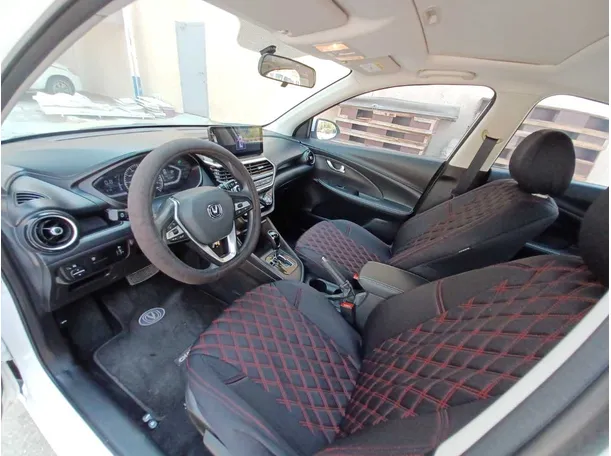 Car image 10