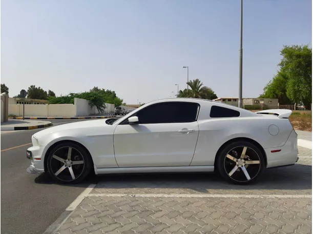 Car image 8