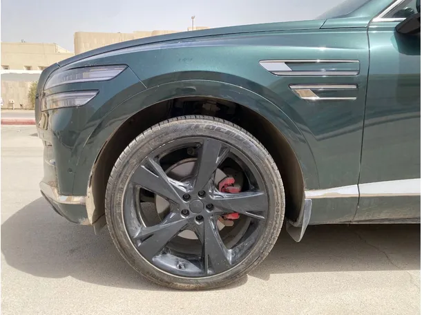 Car image 9