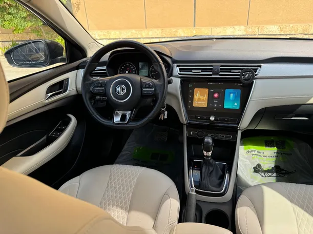 Car image 16