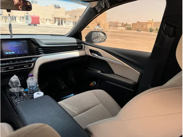 Car image 15