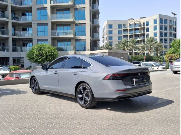 Car image 7