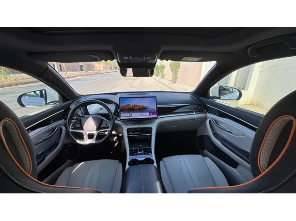 Car image 15