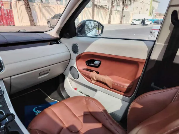 Car image 27