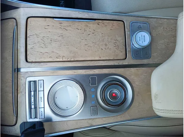 Car image 23
