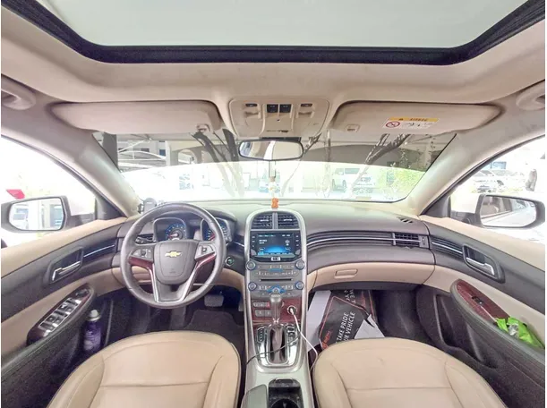 Car image 18