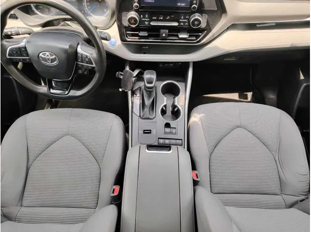 Car image 19
