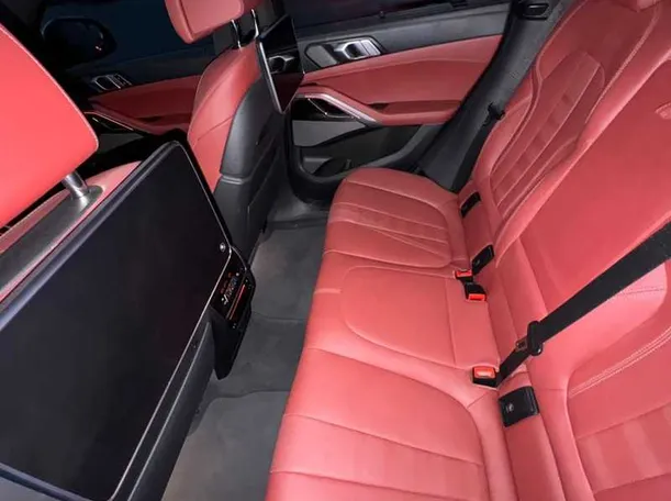 Car image 13