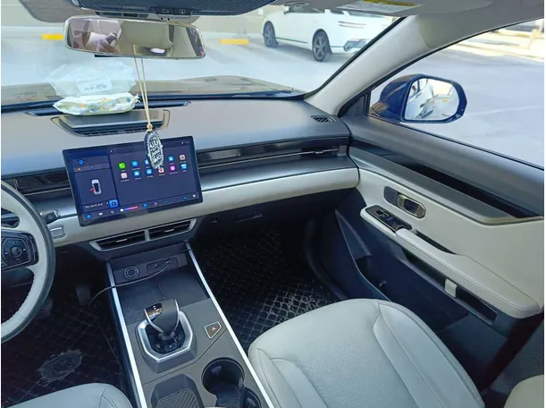 Car image 21