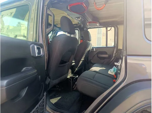 Car image 17