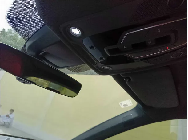 Car image 30