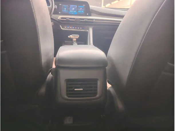 Car image 27