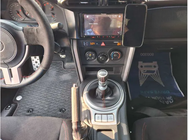 Car image 14