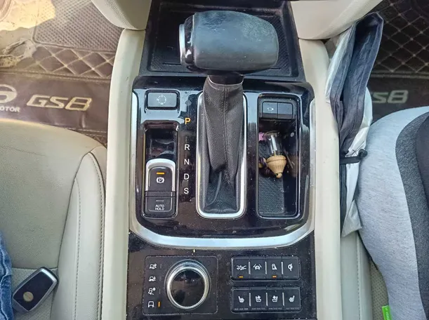 Car image 23