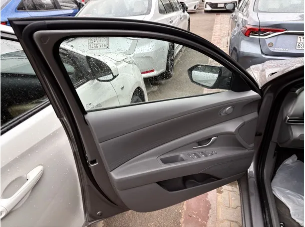 Car image 7
