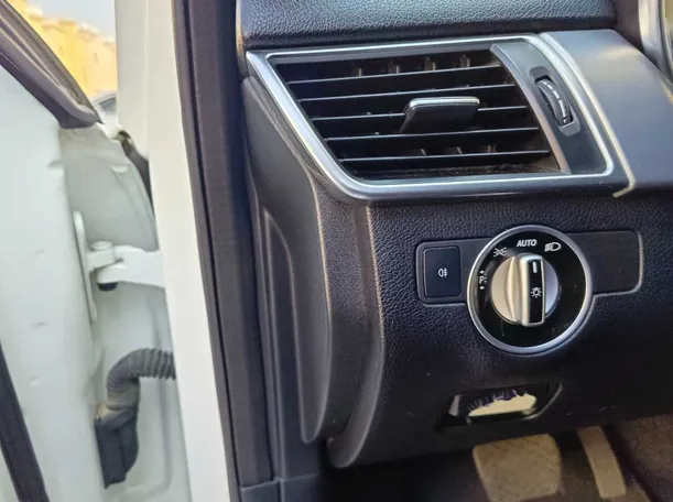 Car image 35