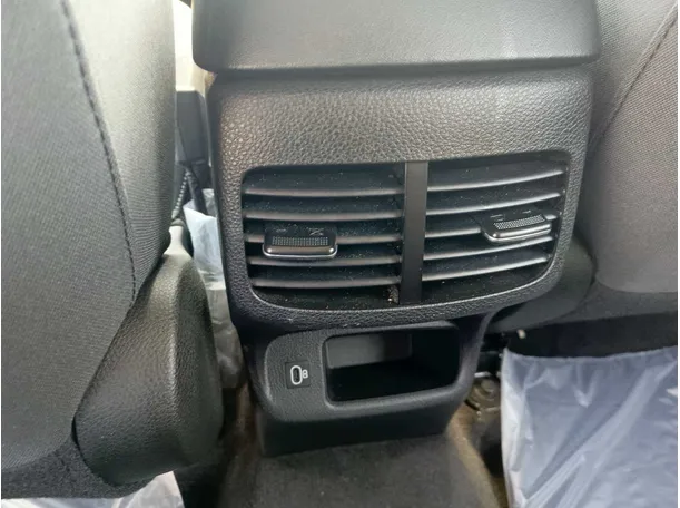 Car image 34