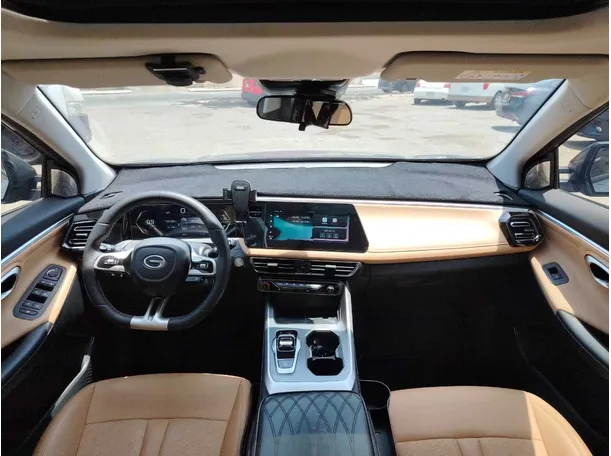 Car image 19