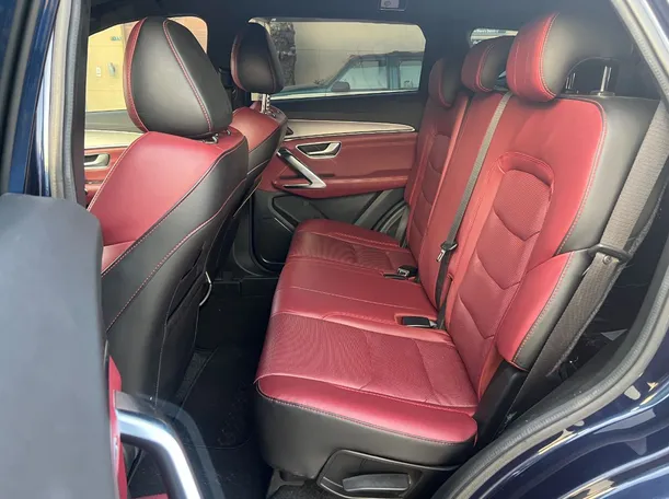 Car image 14