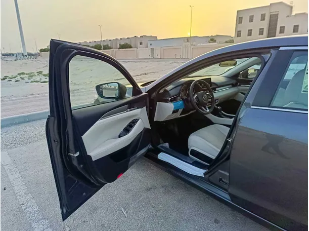 Car image 12