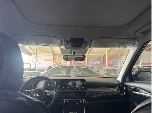 Car image 9