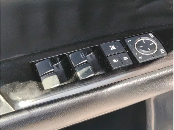 Car image 34
