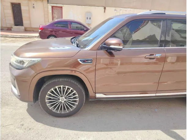 Car image 9