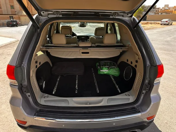 Car image 24