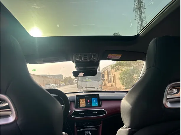 Car image 14