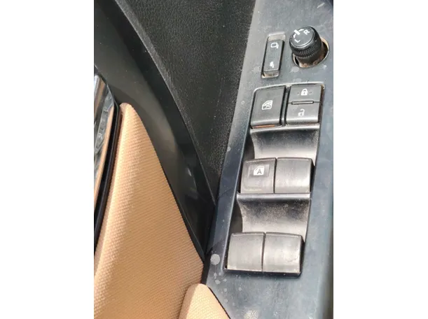 Car image 28