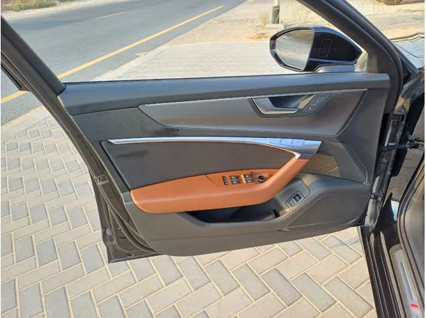 Car image 9