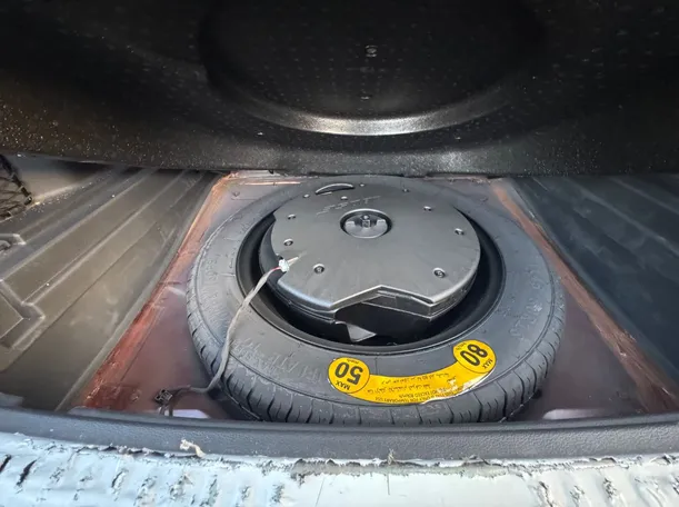 Car image 26