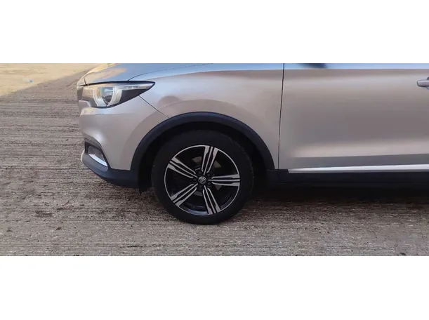 Car image 10