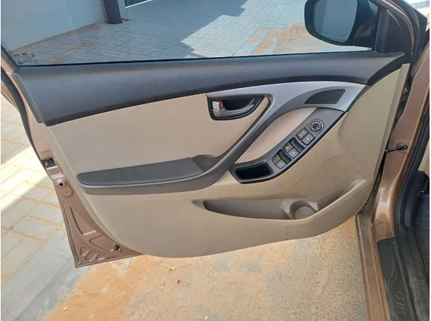 Car image 10