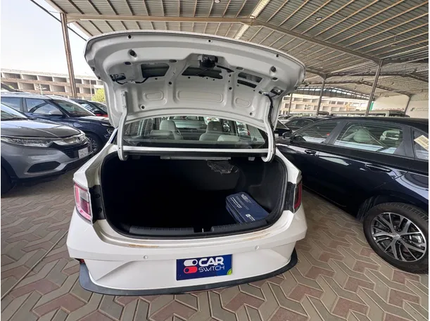 Car image 19